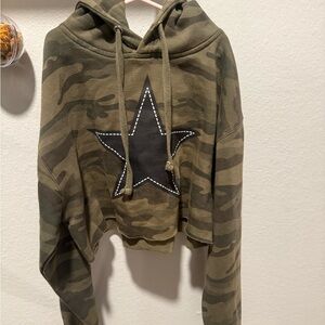 Sugar Flower Camouflage Cropped Hoodie